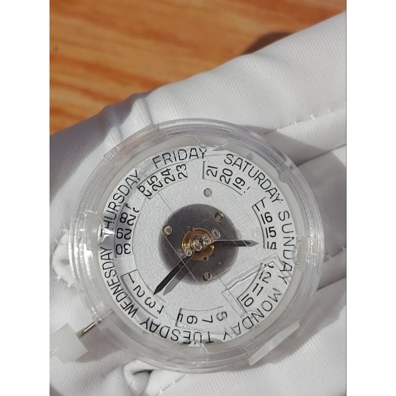 Bộ chuyển động cơ học, máy đồng hồ cơ thay thế ETA 2834-2 ( hai ô lịch: thứ và ngày)