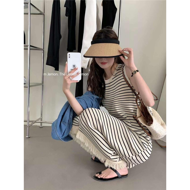 Đầm len sát nách tua rua gấu