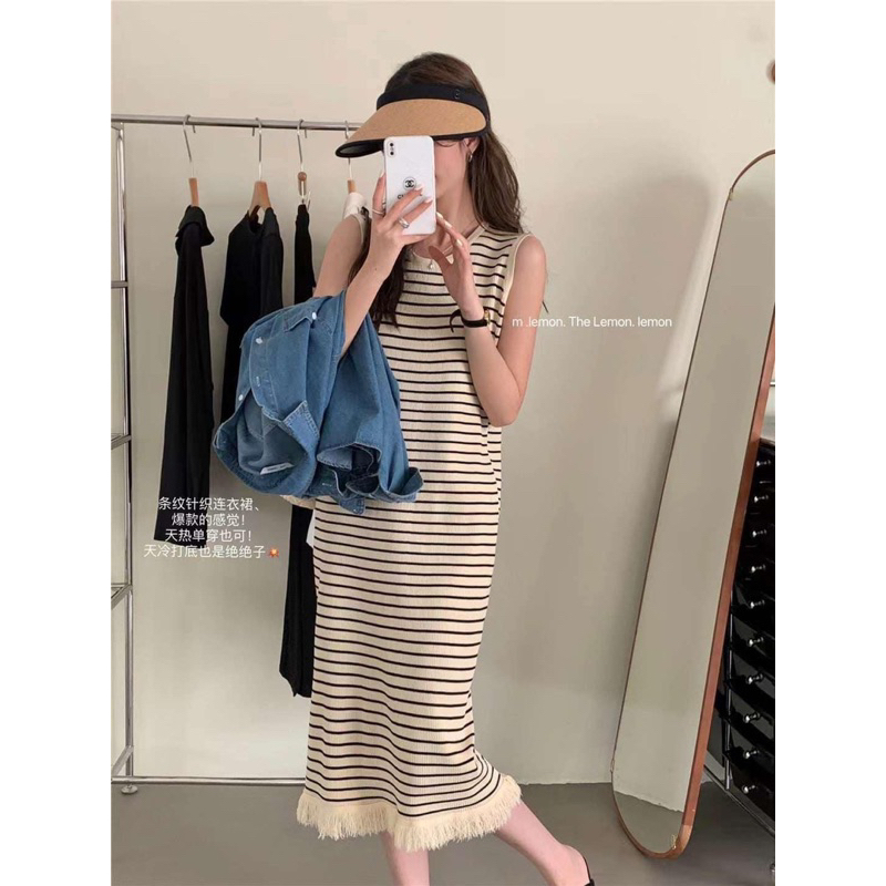 Đầm len sát nách tua rua gấu