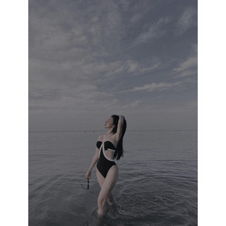 Bikini 1 mảnh khoét eo tôn dáng