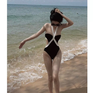 Bikini 1 mảnh khoét eo tôn dáng