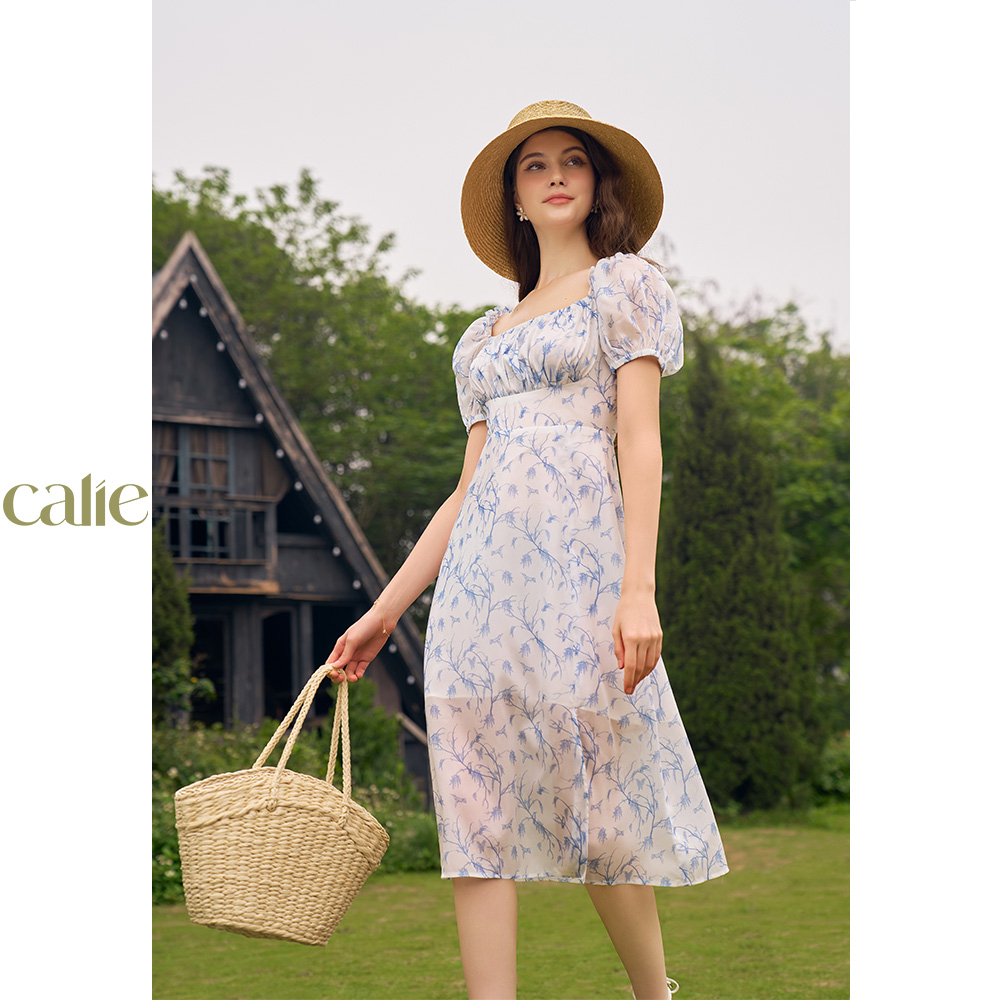 Váy midi dáng xẻ gối cổ vuông nhún ngực tay bồng hoạ tiết in hoa CALIE VM099