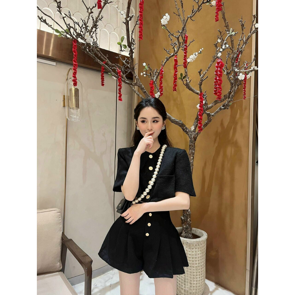 Set bộ nữ thời trang cổ tròn dài tay đính nút kèm quần đùi cực kì tôn dáng mặc đi chơi dự tiệc, siêu xinh