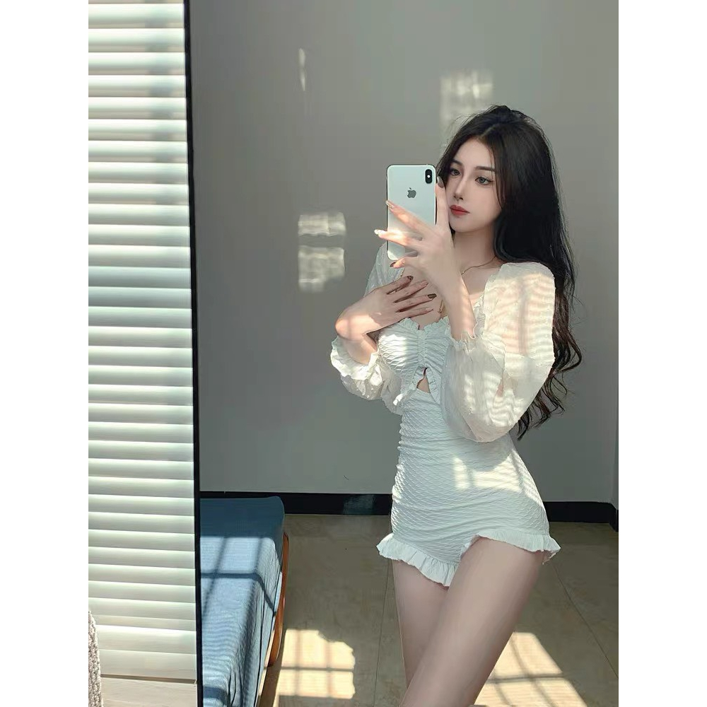Bikini màu trắng thắt eo 1 mảnh đáng yêu, đồ bơi liền thân dài tay dễ thương