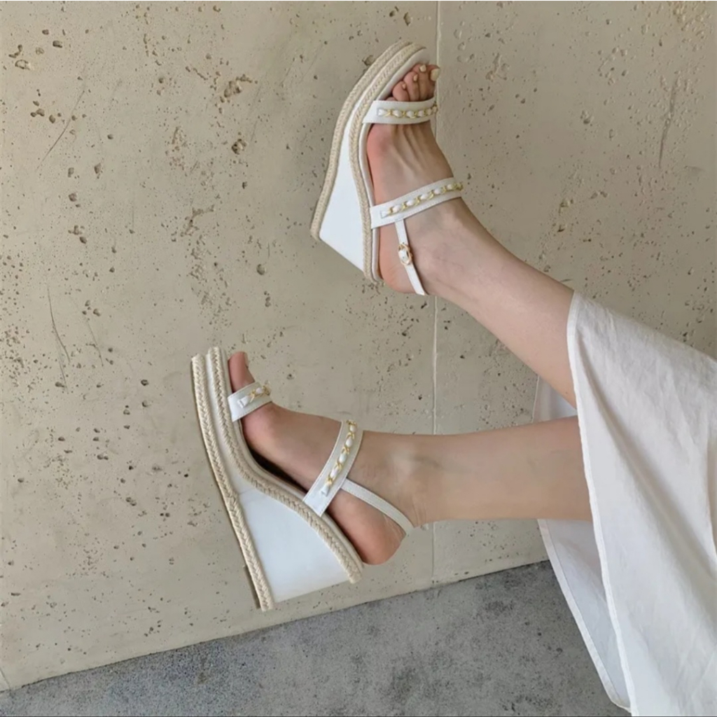 Sandal đế xuồng viền cói quai ngang xích hở mũi cao 9p mẫu mới mùa hè Ana Quảng Châu- sẵn đen