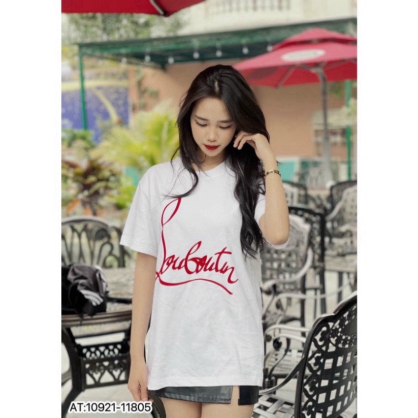 Áo phông tay lỡ Louboutin Unisex đẹp, áo thun đôi nam nữ Mikenco cổ tròn cotton 3158 co giãn 4 chiều màu đen trắng AT6 | BigBuy360 - bigbuy360.vn