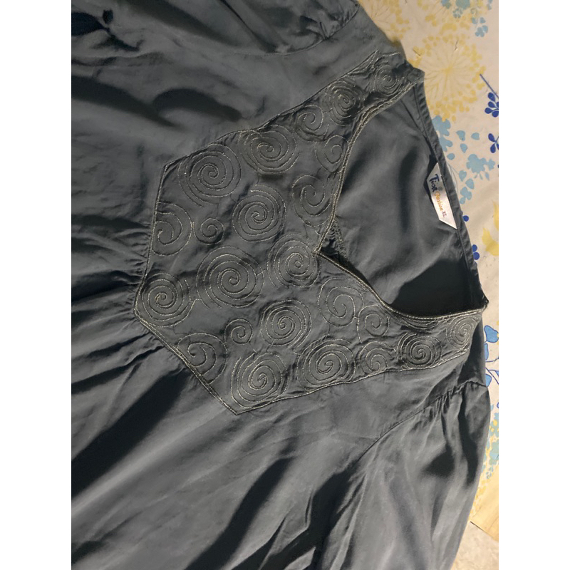 Áo thun kiểu hiệu tisa Fashion size xl form nhỏ mới 90%