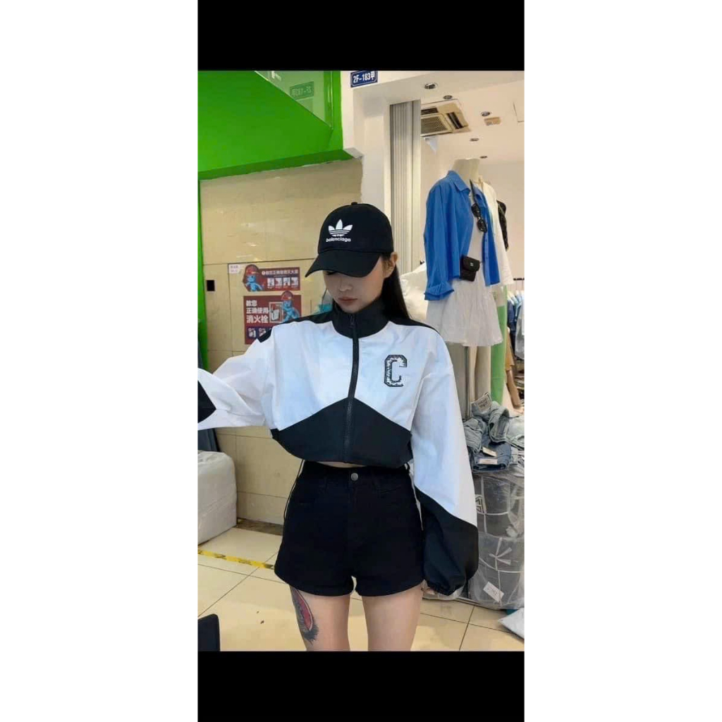Áo khoác bomber dù 2 lớp croptop dây rút xịn xò in chữ C chuẩn from phối 2 màu thời trang trẻ thích hợp mặc đi chơi xinh