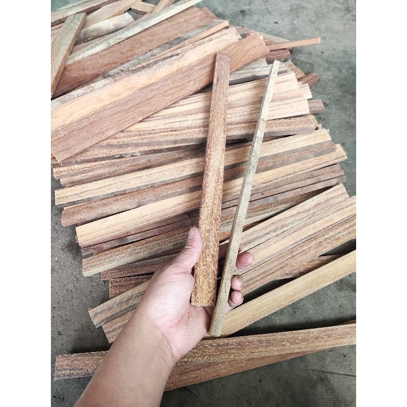 gỗ thanh rộng 1cm cao 2,2 -2,5cm dài 40cm( gỗ lim tốt)