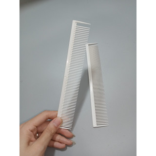 lược cắt tóc trắng sữa