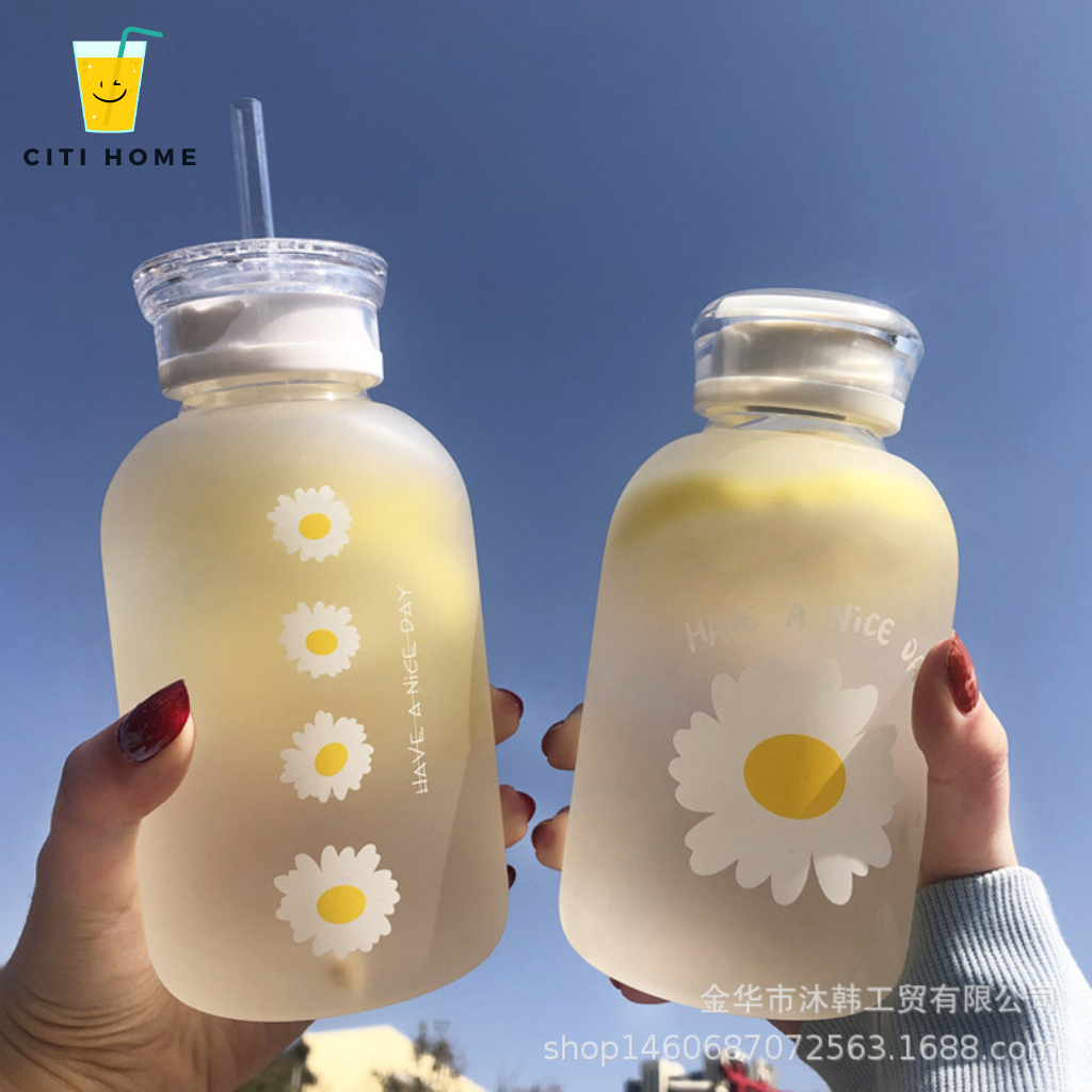 Bình nước thủy tinh kèm ống hút 480ml hoa cúc dễ thương cho mùa hè chất liệu dày dặn