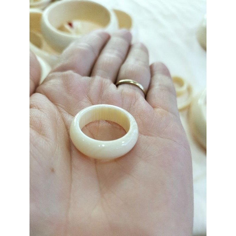 Vòng tay nam nữ, em bé nhựa giả ngà đeo bình an may mắn, tránh tà vía dữ