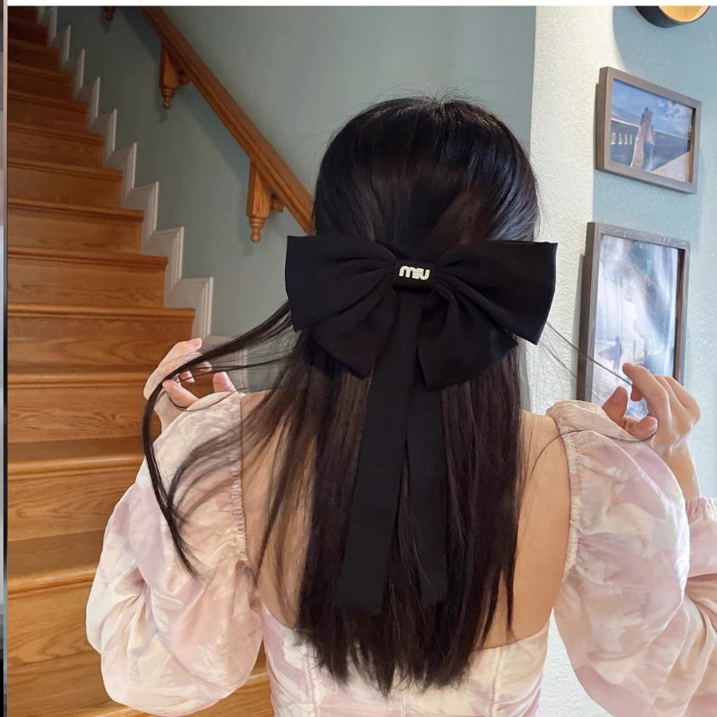 Nơ kẹp tóc lụa đính chữ miu tua dài phong cách thanh lịch MN936