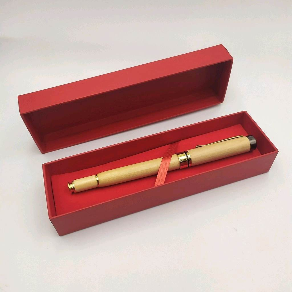 combo hộp gỗ và bút gỗ khắc theo yêu cầu