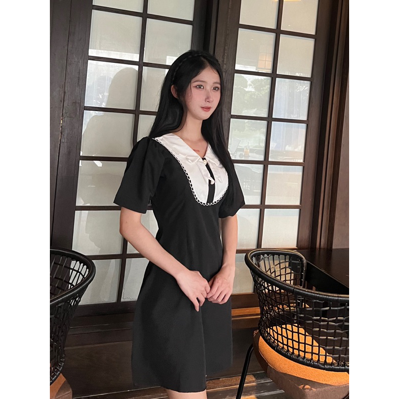 Váy đen ngắn tay dáng chữ A phối cổ bèo nơ nhí tiểu thư BABY ORRI DRESS