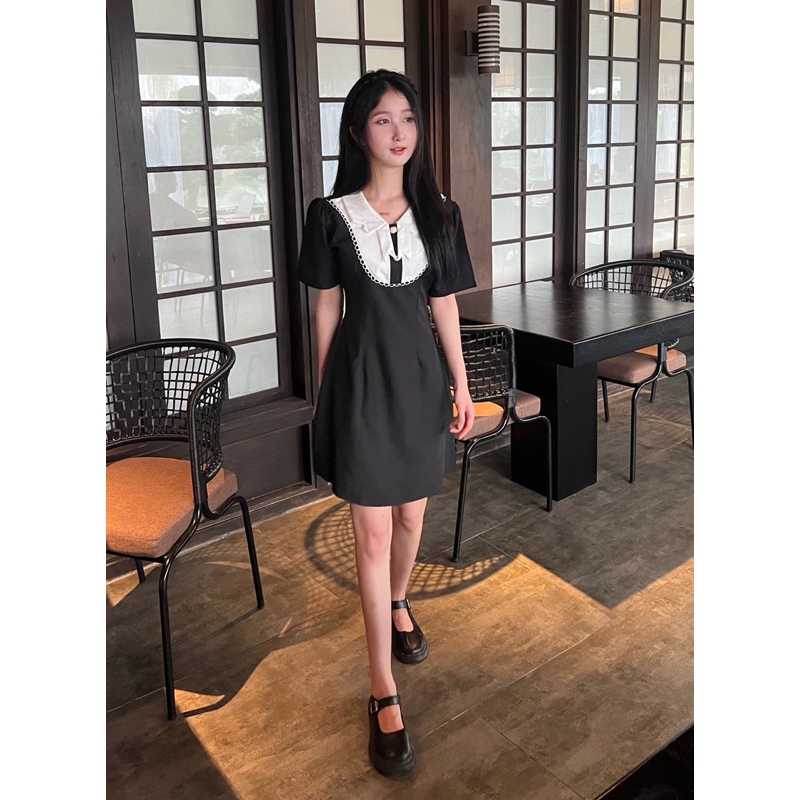 Váy đen ngắn tay dáng chữ A phối cổ bèo nơ nhí tiểu thư BABY ORRI DRESS