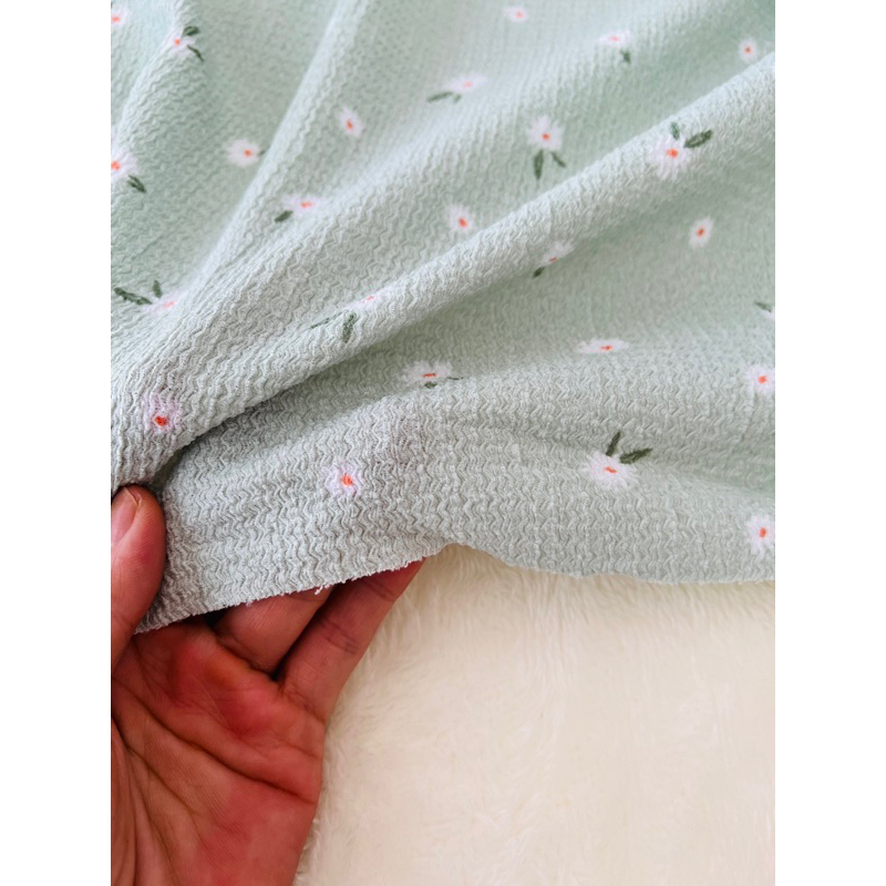 1,7m vải thun nhún hoa nhí nền xanh mint