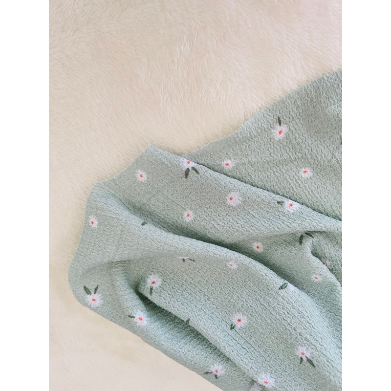 1,7m vải thun nhún hoa nhí nền xanh mint