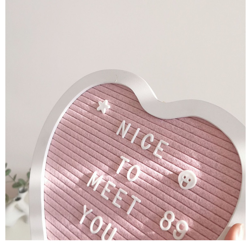 Bảng gỗ gắn chữ hình trái tim dùng decor