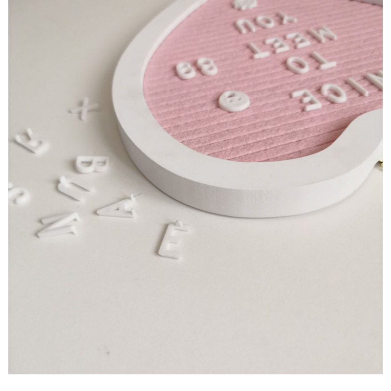 Bảng gỗ gắn chữ hình trái tim dùng decor