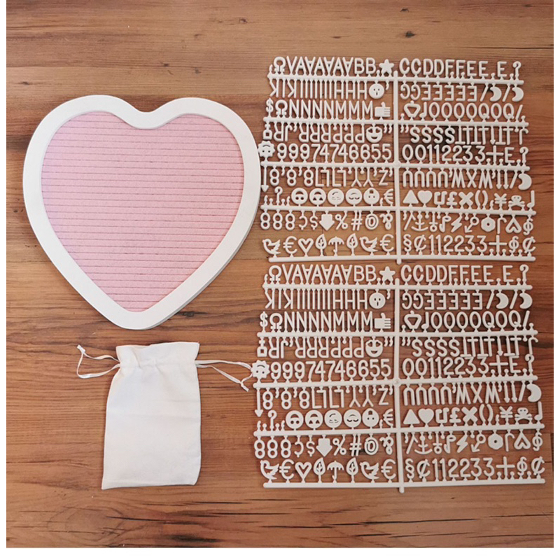 Bảng gỗ gắn chữ hình trái tim dùng decor