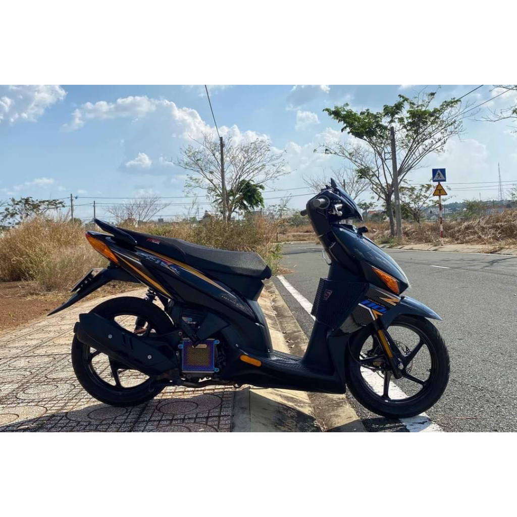 TEM XE CLICK 110 ĐEN VÀNG