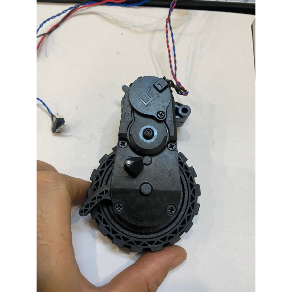 Bánh xe Ecovacs T8, T9 chống trơn trượt gắn được cho T5 tháo máy