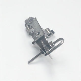 Chân vịt vắt sổ 4 chỉ diễu mí, canh thẳng đường may có ốc điều chỉnh