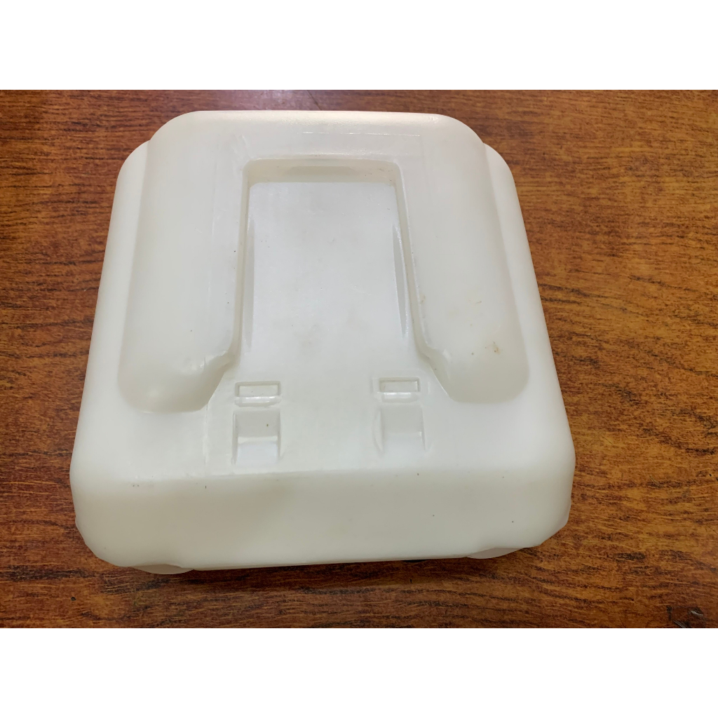 Bình Đựng Nước Xịt Kính Xe SUKI tải nhỏ 500kg , Suki 7 chỗ, Suzuki Supper Carry...