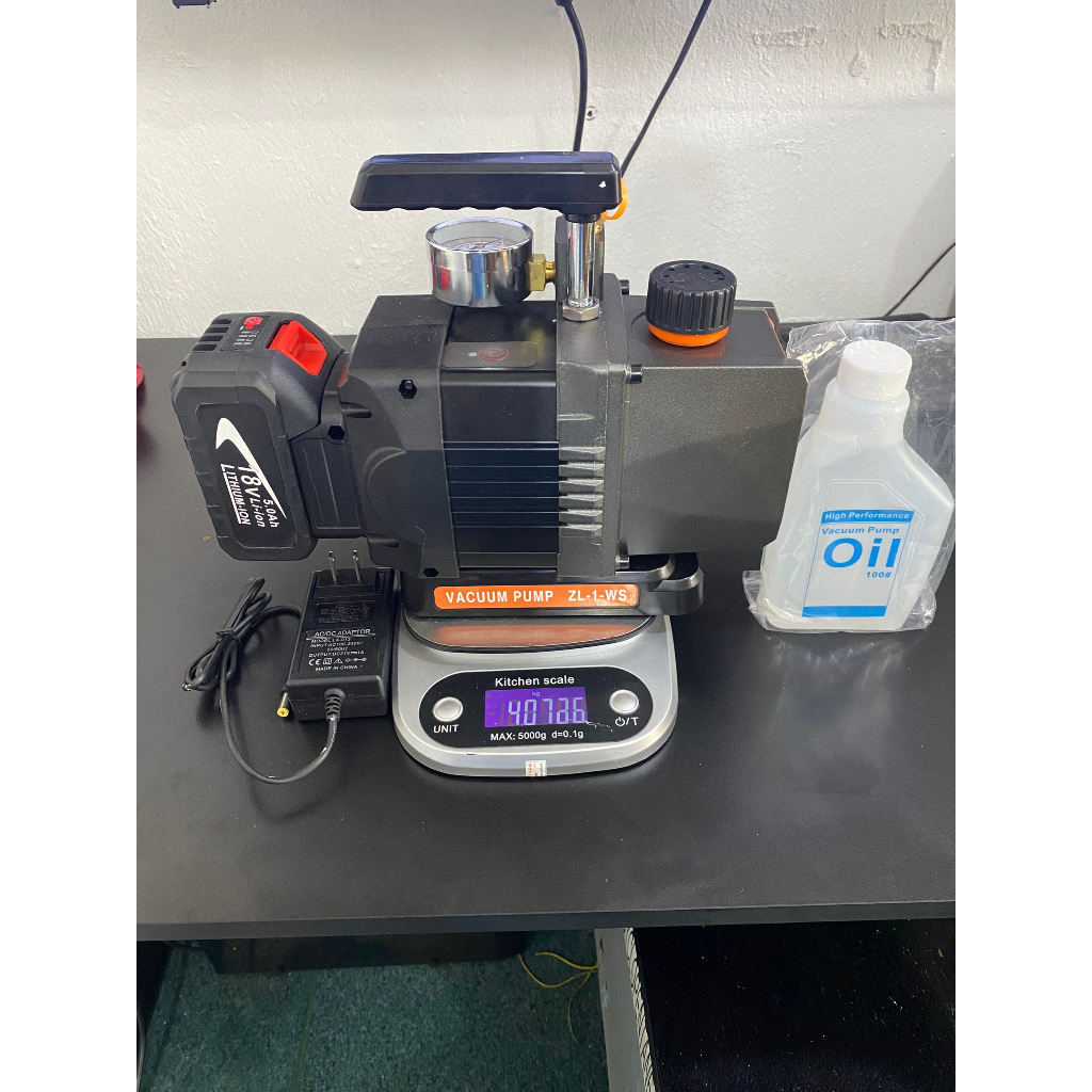 MÁY HÚT CHÂN KHÔNG BẰNG PIN CHÂN MAKITA 18V 5AH