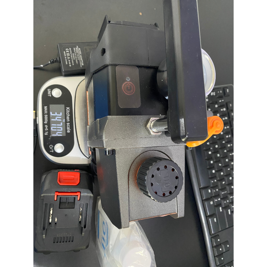 MÁY HÚT CHÂN KHÔNG BẰNG PIN CHÂN MAKITA 18V 5AH