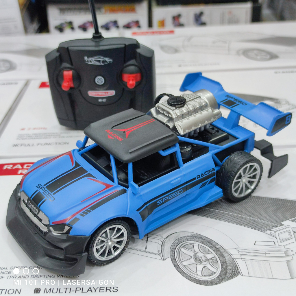 Xe điều khiển từ xa 1:20 có đèn và phun sương SONHAOTOY