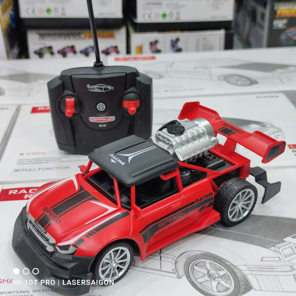 Xe điều khiển từ xa 1:20 có đèn và phun sương SONHAOTOY