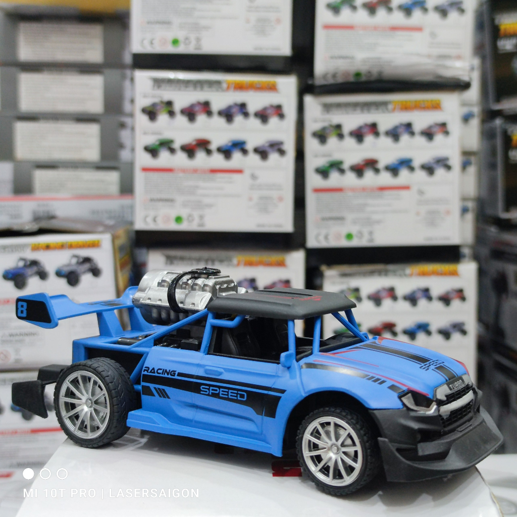Xe điều khiển từ xa 1:20 có đèn và phun sương SONHAOTOY