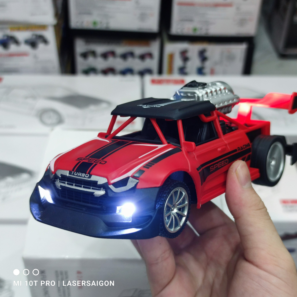 Xe điều khiển từ xa 1:20 có đèn và phun sương SONHAOTOY