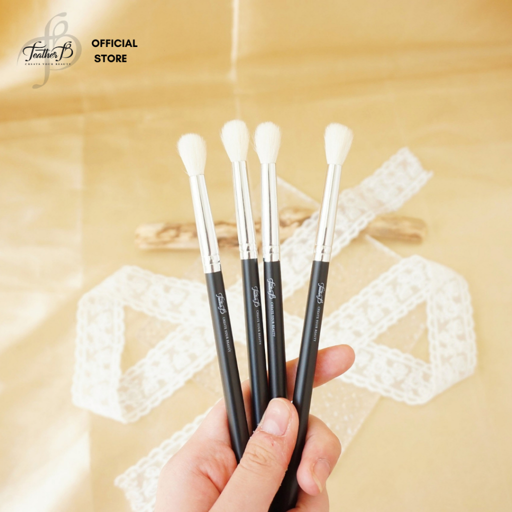 Cọ Tán Bầu Mắt Nhỏ Feather B - M456
