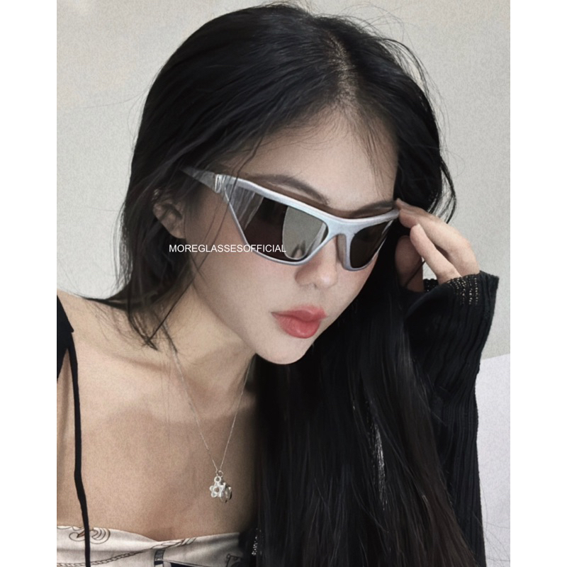 Kính mát có sẵn MOREGLASSES màu bạc phong cách Y2K Punk 2023 tròng kính tráng gương chống UV 400 ảnh thật