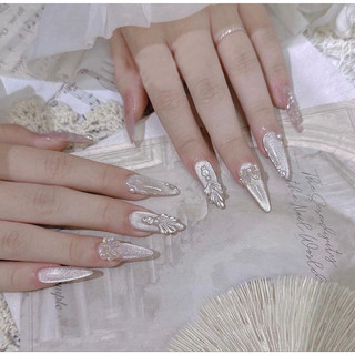 Nailbox thiết kế móng úp mắt mèo kim cương sang chảnh