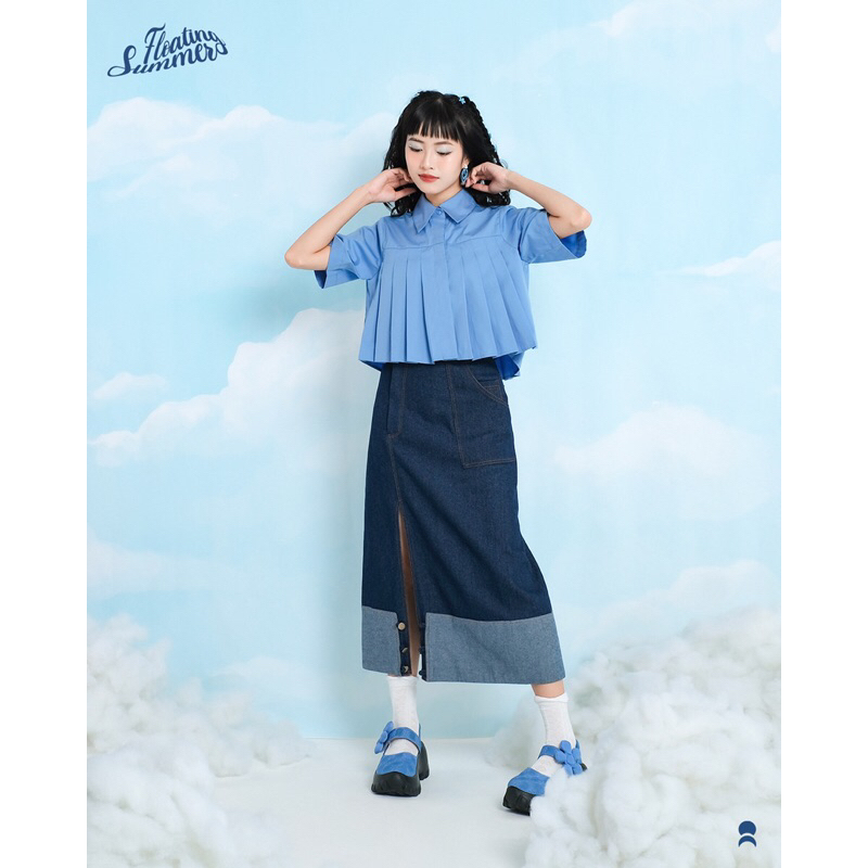 Double Moonshot - Áo sơmi croptop xếp ly xanh trời