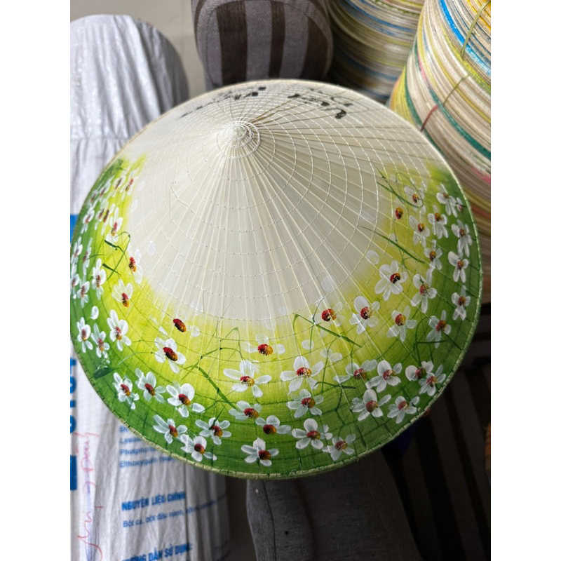 Nón lá vẽ hoạ tiết