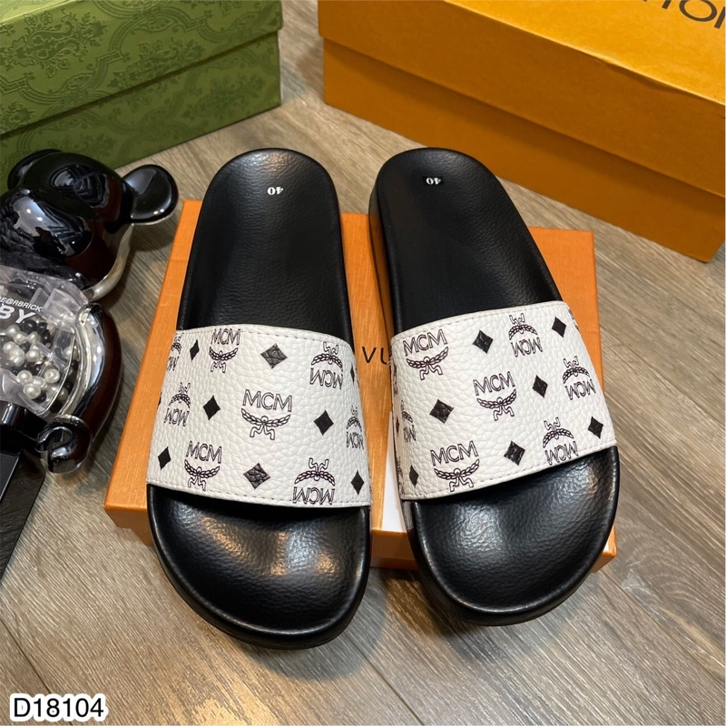 Dép lê nam quai ngang in hình MCM - Dép nam quai da chất Cò Vạc