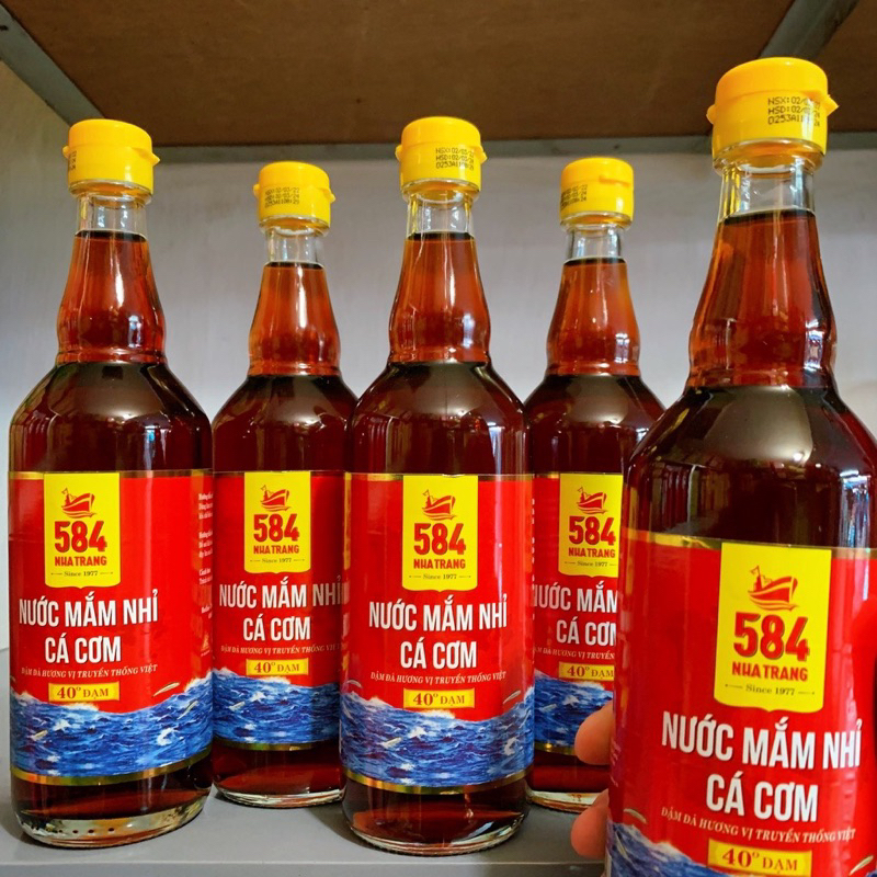 NƯỚC MẮM NHA TRANG 584 - 40 độ đạm - chai thuỷ tinh