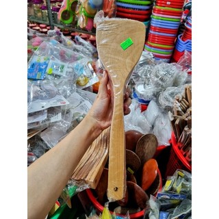 Sạn gỗ chiên xào, vá cơm gỗ