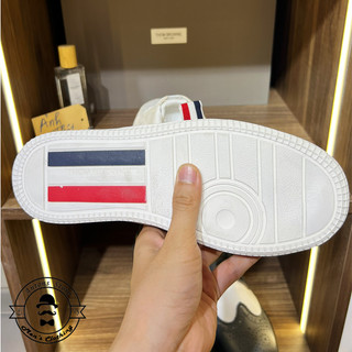 Giày Low Top Sneakers  Màu Trắng