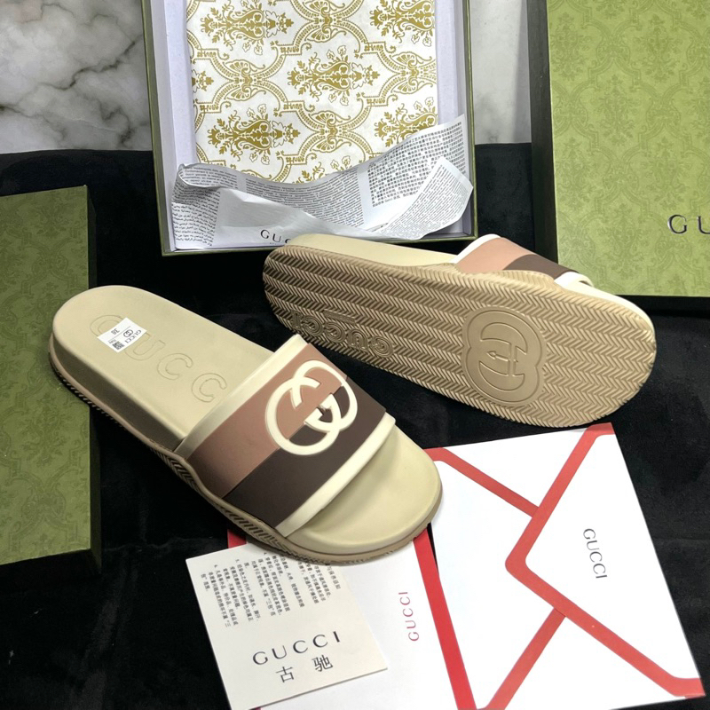 Dép lê nam quai ngang GG cao su non đúc quai sọc nâu be/ xanh đỏ logo chữ phối đế chữ 2 tầng DL26P