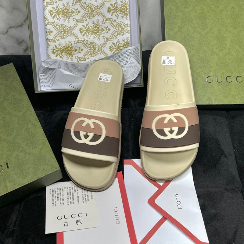 Dép lê nam quai ngang GG cao su non đúc quai sọc nâu be/ xanh đỏ logo chữ phối đế chữ 2 tầng DL26P