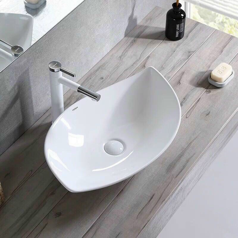 Lavabo bàn đá trắng sứ dáng lá-lavabo nhà tắm