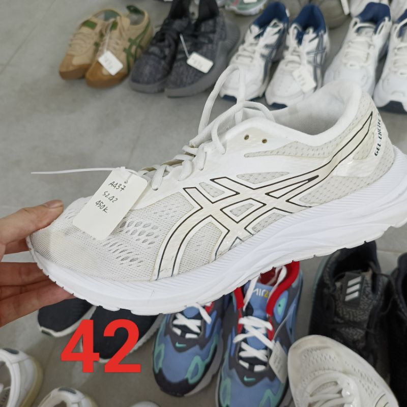 giày thể thao nam size 42 giày si tình trạng tốt a437