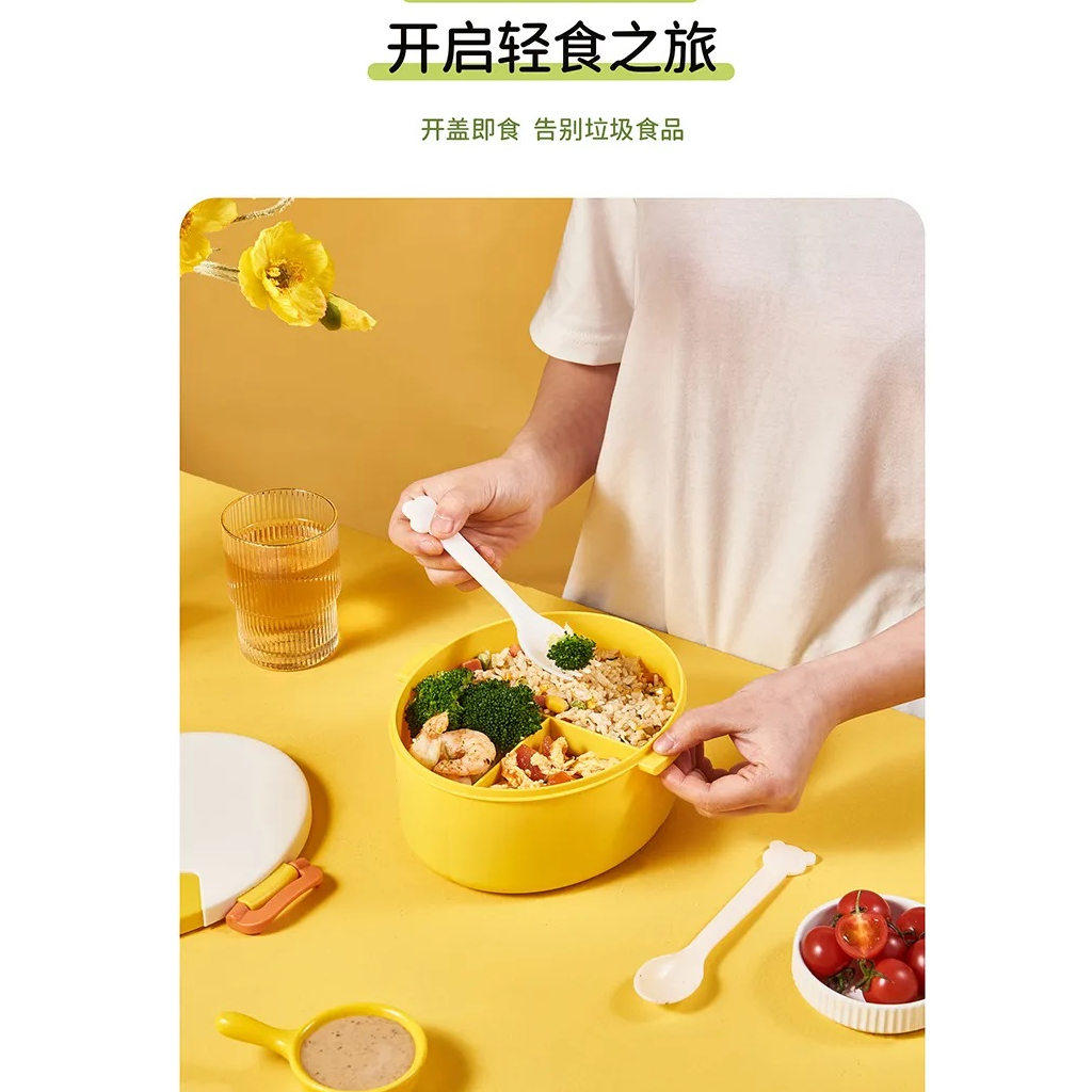 Hộp cơm bento gà con dễ thương nhựa PP 3 ngăn kèm muỗng nĩa 6349