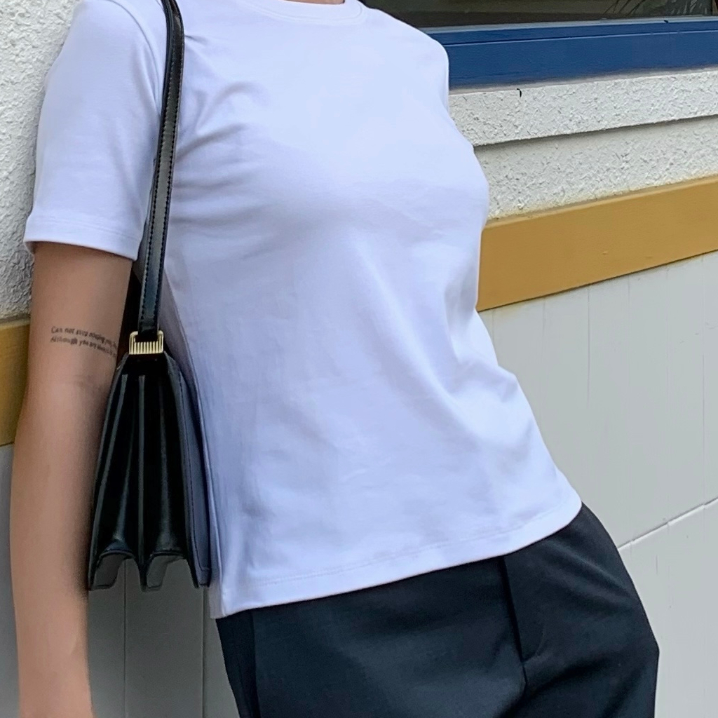 Áo thun ôm trơn – Fitted T-shirt